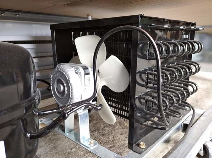 congelador de vidro da exposição da porta 1168L, 110V ao refrigerador 7 da porta 240V 3 deslizante