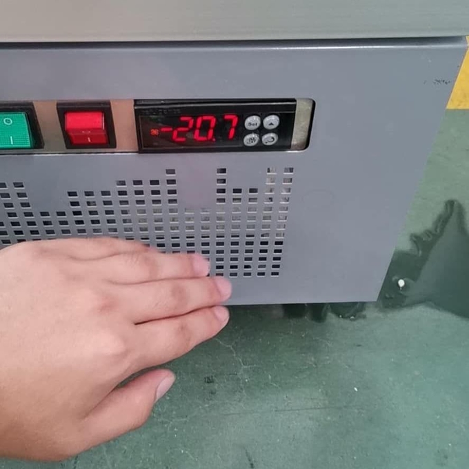Armário de vidro refrigerado refrigerado a ar vertical 5 da bebida da grande capacidade de três portas