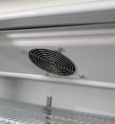 O tipo de exposição econômico das portas de vidro dobro refrigera e preserva o armário da cerveja do frescor para as bebidas 9