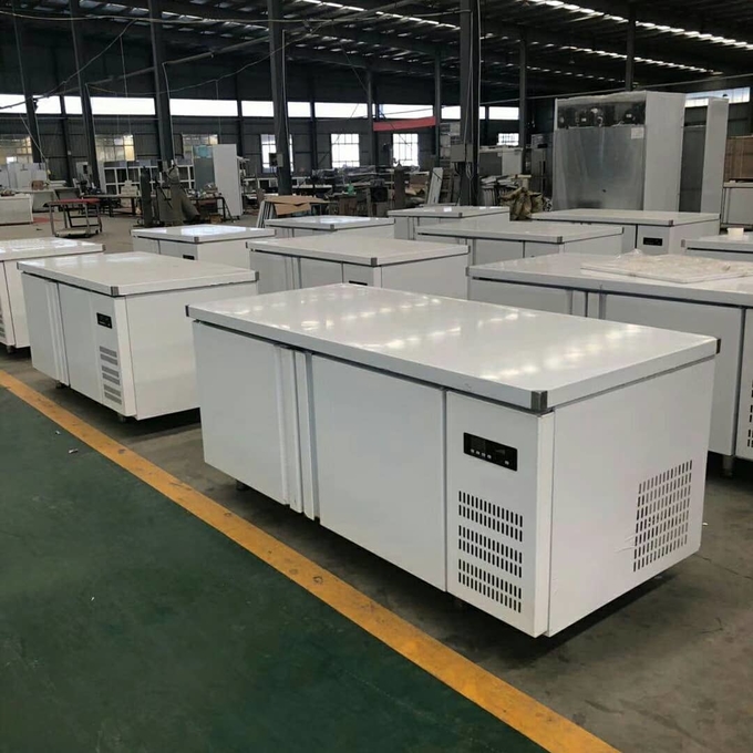 Bancada comercial de aço inoxidável do refrigerador na cozinha traseira do restaurante 1 do hotel